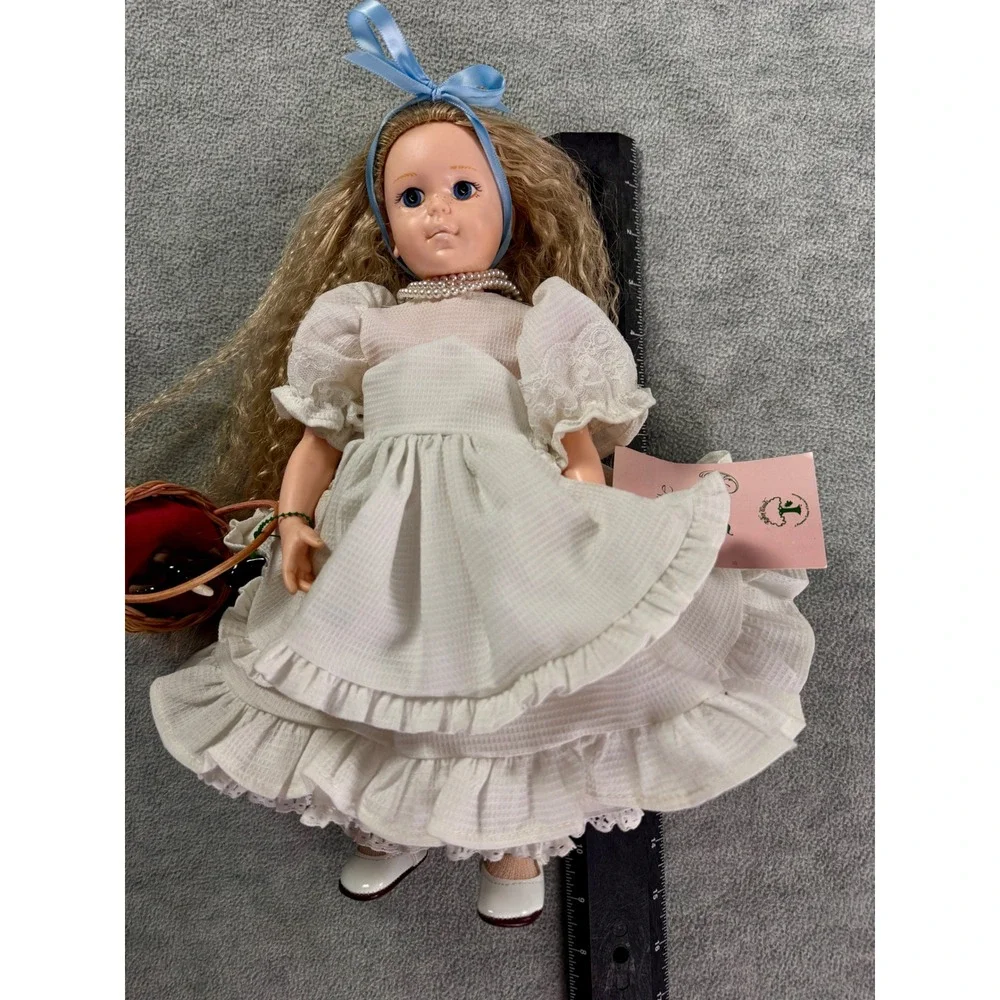 Robin Woods 1988 Alice Through the Looking‎ Glass Doll Favorite Friends Fantasy
